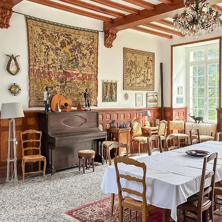 Le Chateau Semesterbostad